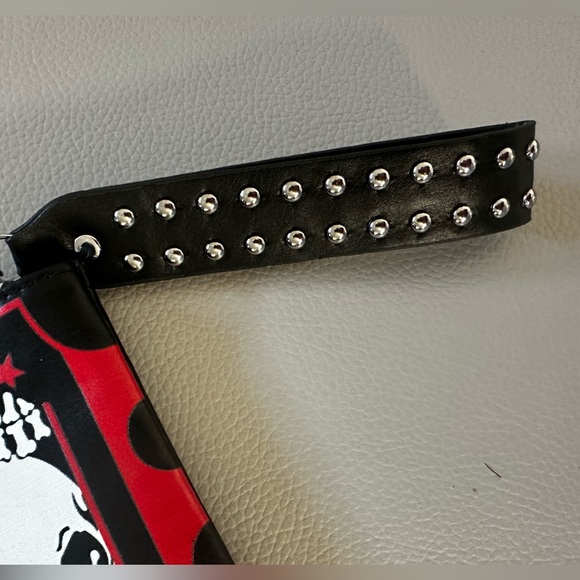 Carnival noir large pouch wristlet - Picture 4 of 4